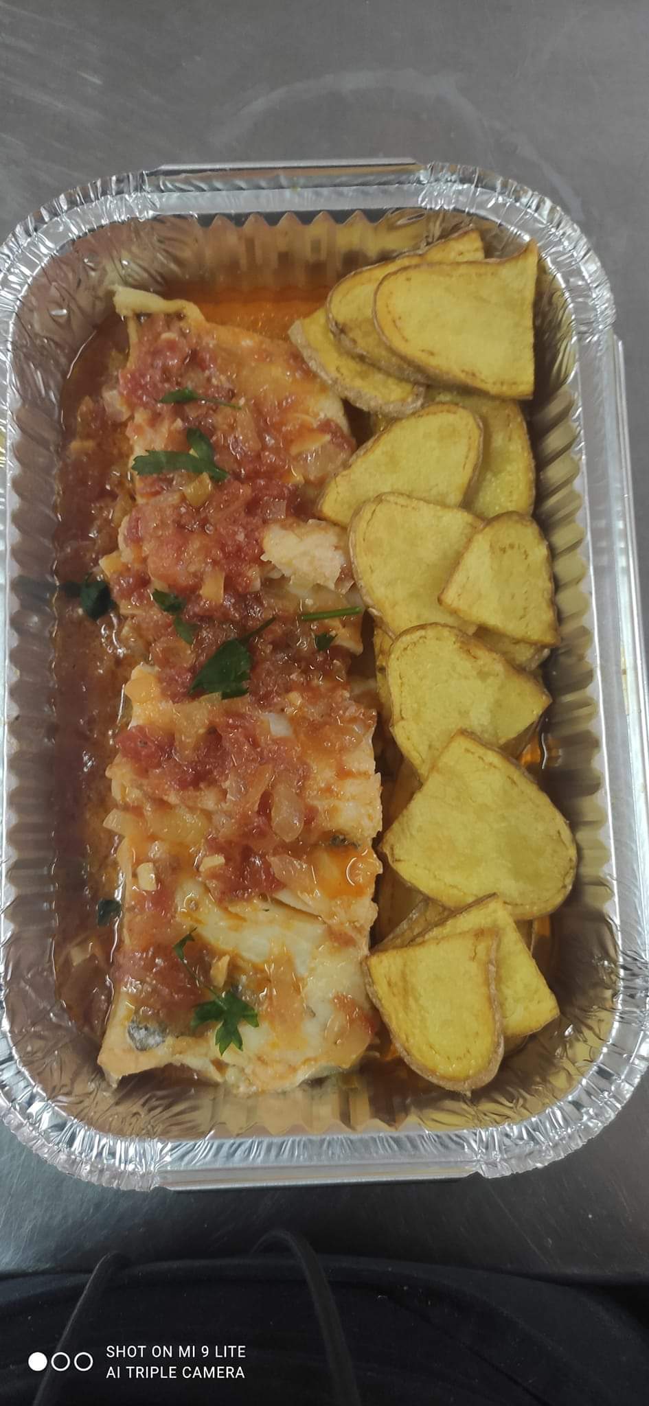 bacalao asado con tomates y patatas